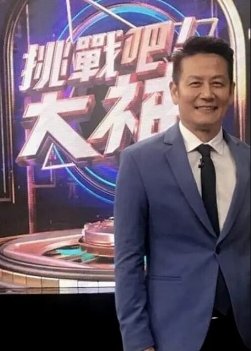 【嫩逼小护士揉奶玩逼】口交无套爆草极品D奶粉嫩一线天穴全是淫水 - 舔舔B