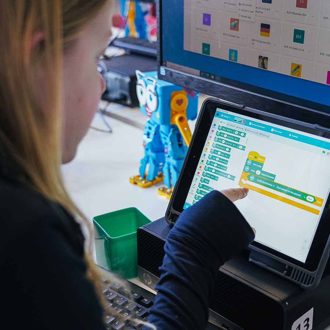 Learning Coding in the Classroom with the 陈六何沈轻舞最新章节免费阅读 App